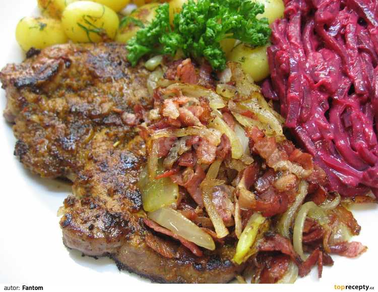 Krkovička s cibulí a slaninou